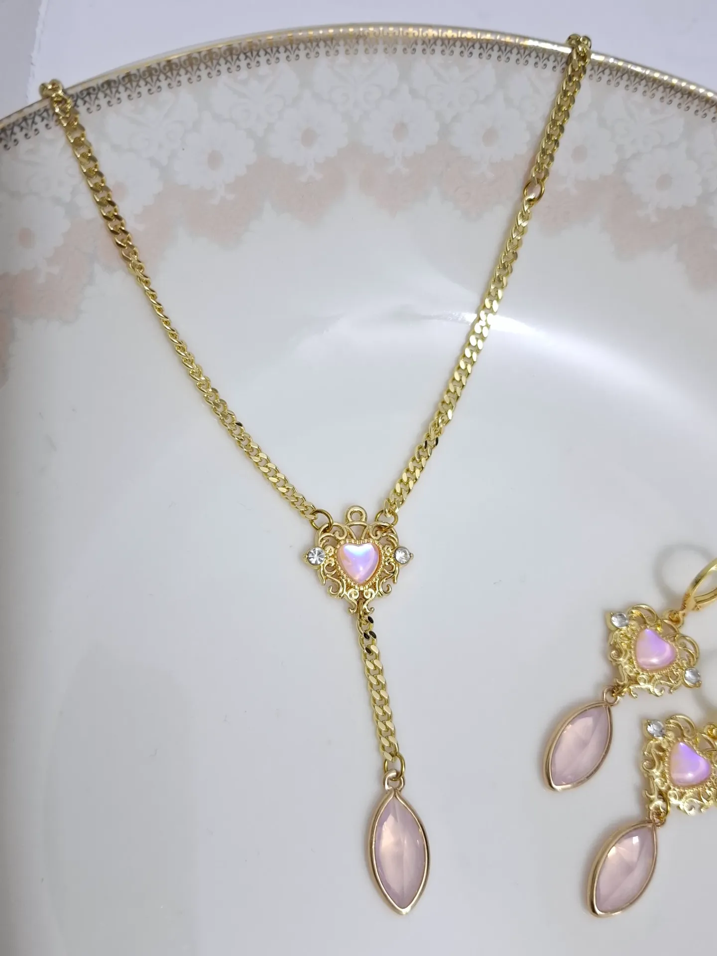 The pink grace necklace