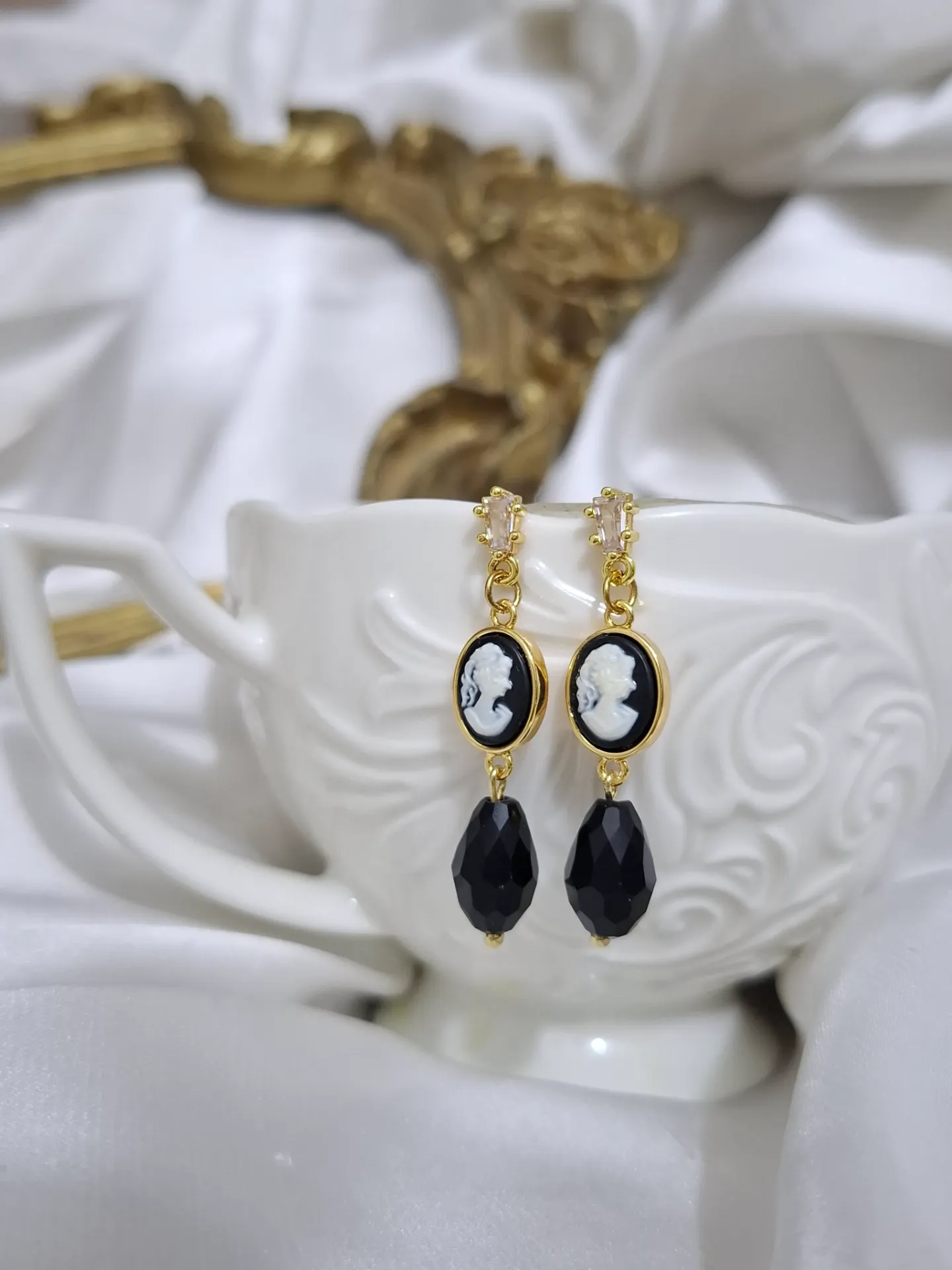 The Duchess earrings