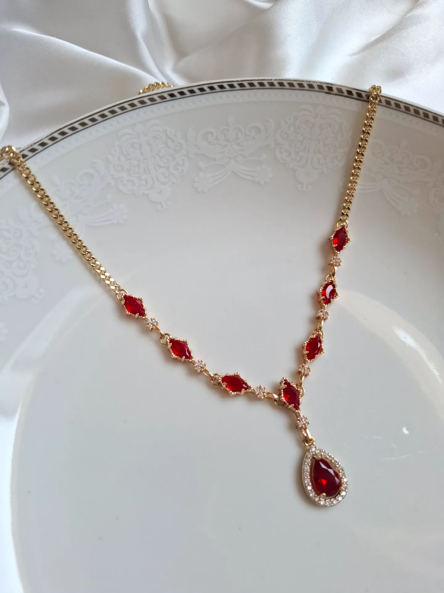 Red crystals necklace
