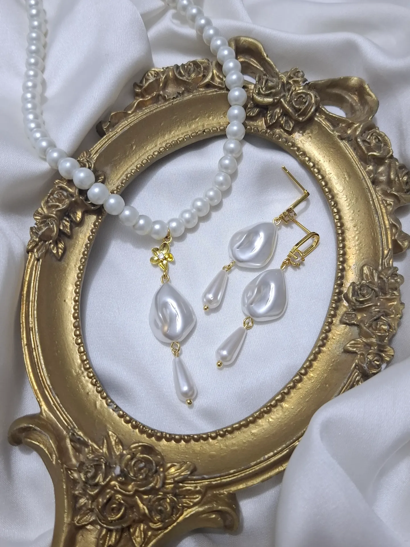 pearls set