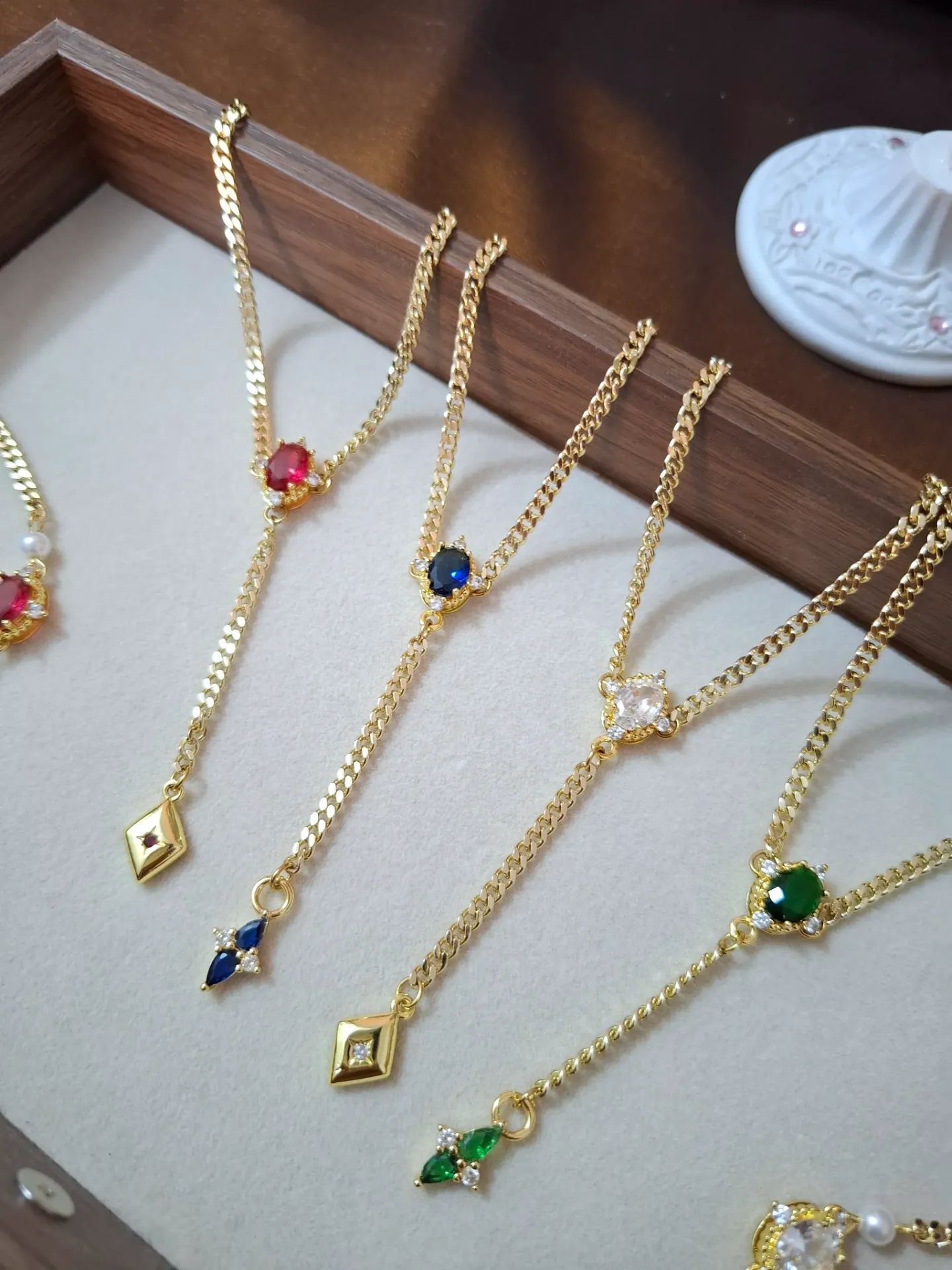 Crystal drop necklace (White)