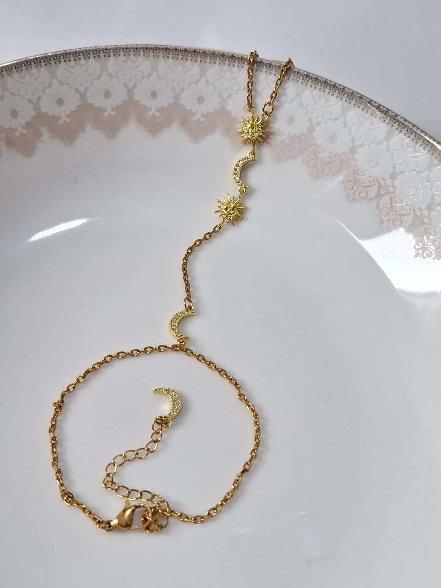 Luna & Sol hand chain