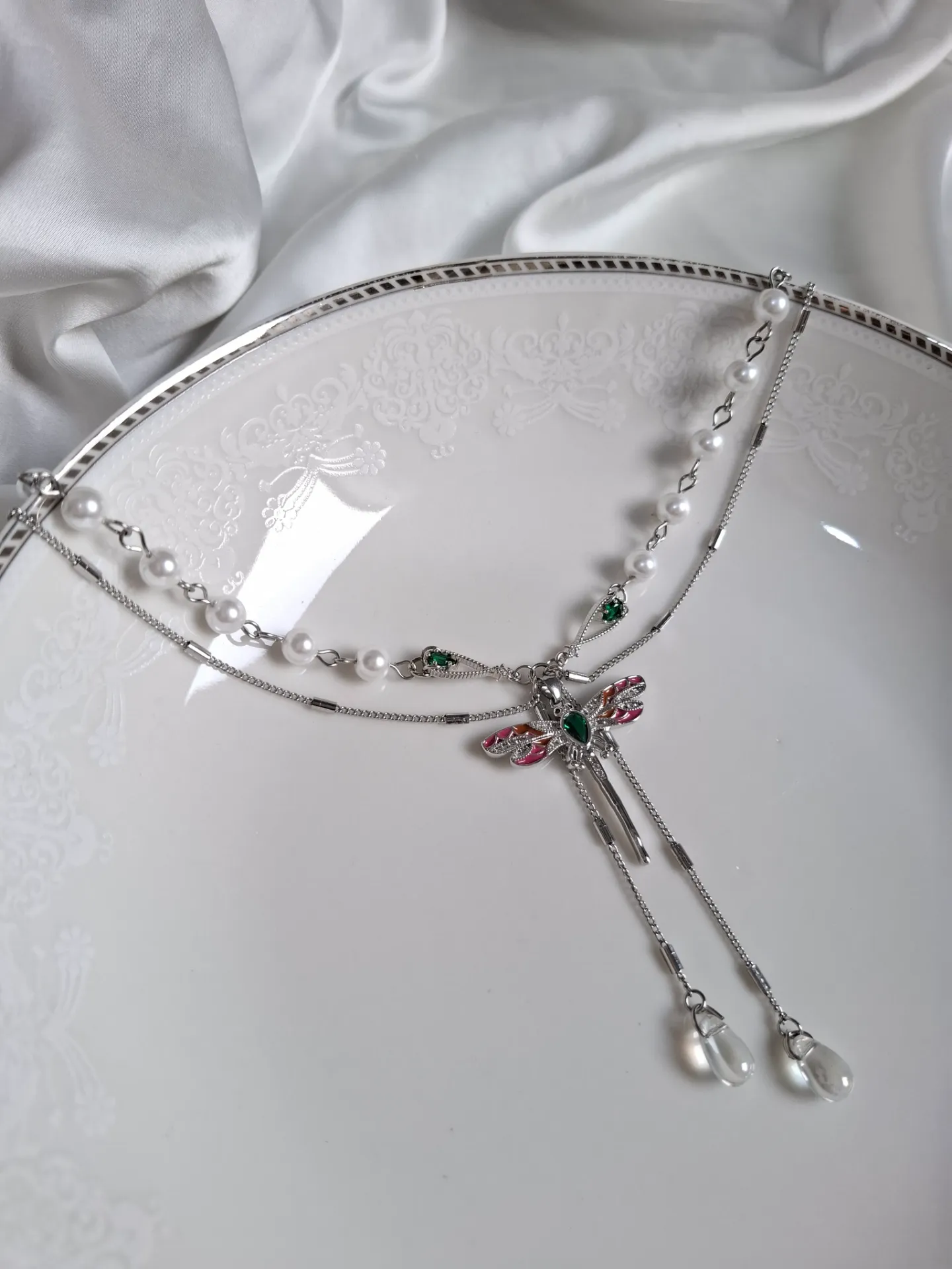 The Silver Royal Fly necklace
