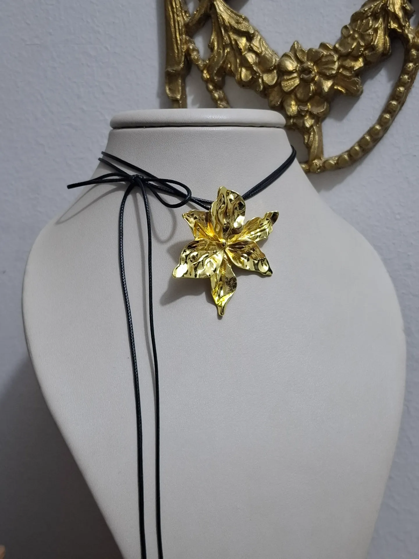 flower wrap chocker